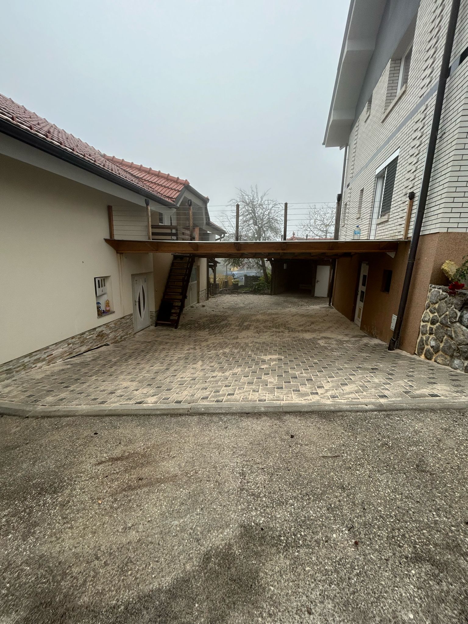 Tlakovanje dvorišča