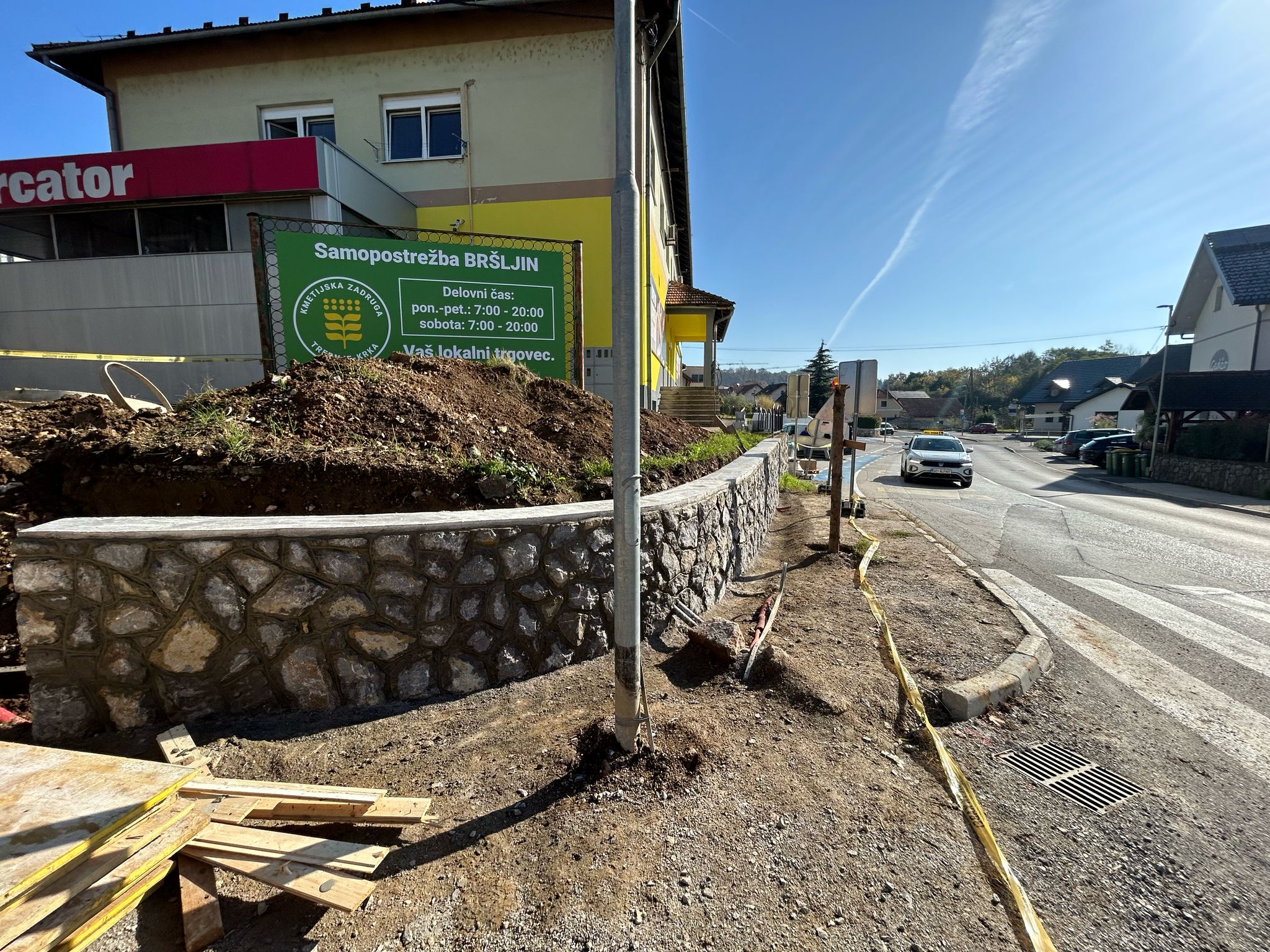 Kamnita škarpa v Bršljinu