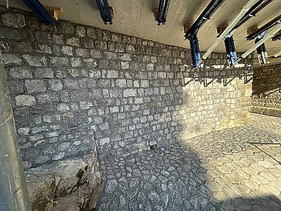 Oplata mostu čez Sušico z naravnim kamnom